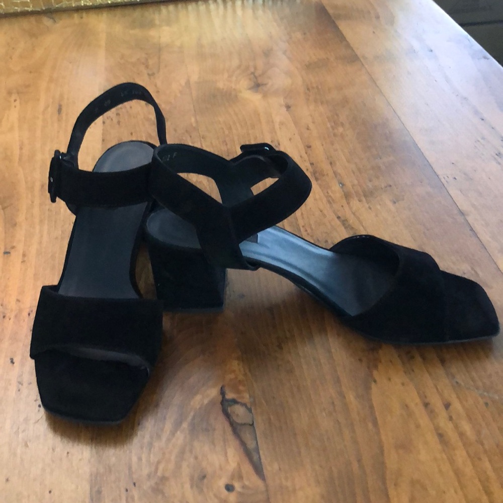 MAKE ME AN OFFER Paul Green designer shoes